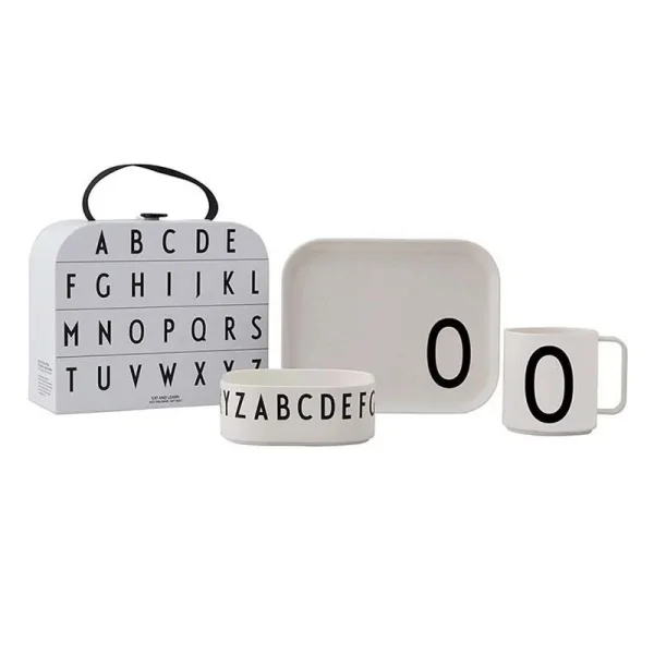 DESIGN LETTERS 4-dielny detský jedálenský set "Classics in a suitcase" - O